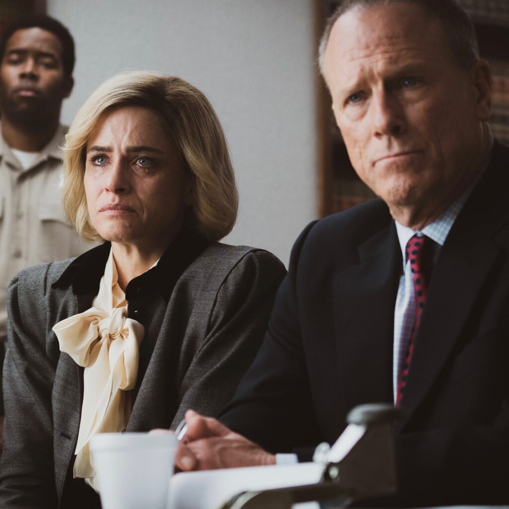 Amanda Peet as Betty Broderick next to her lawyer, awaiting a verdict.