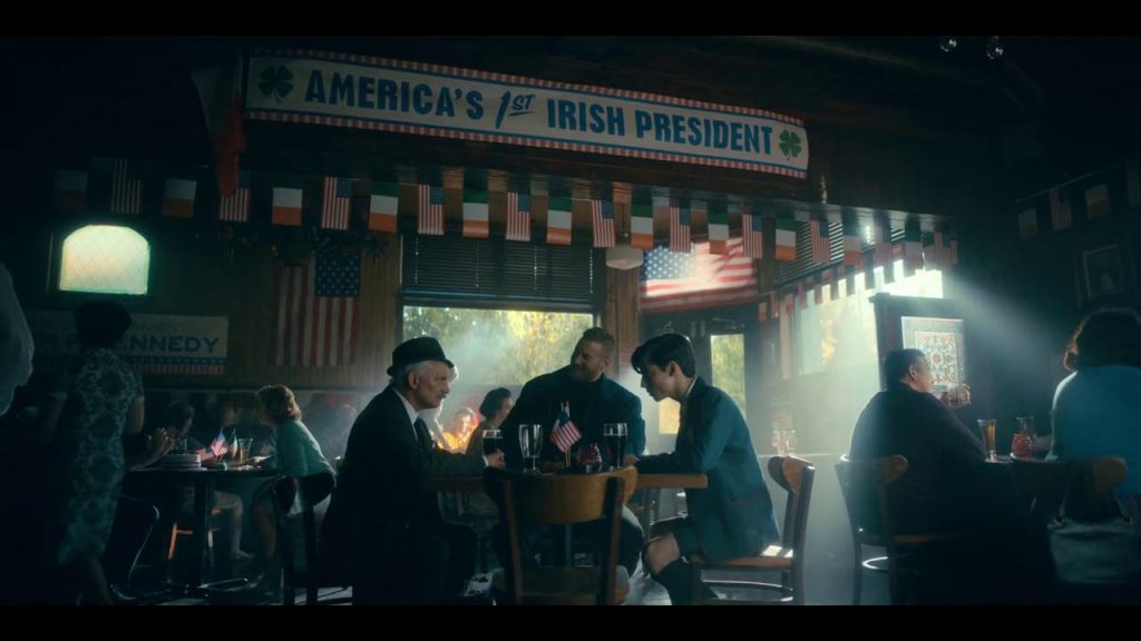 At an Irish Pub, Five meets with himself while Luther presides their meeting.