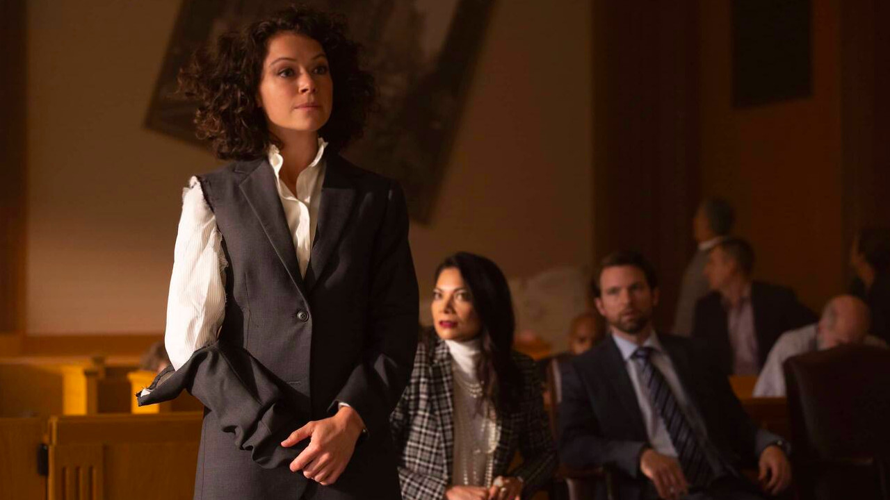 Screenshot of Tatiana Maslaney in a snazzy suit while playing lawyer Jennifer Walters in She-Hulk