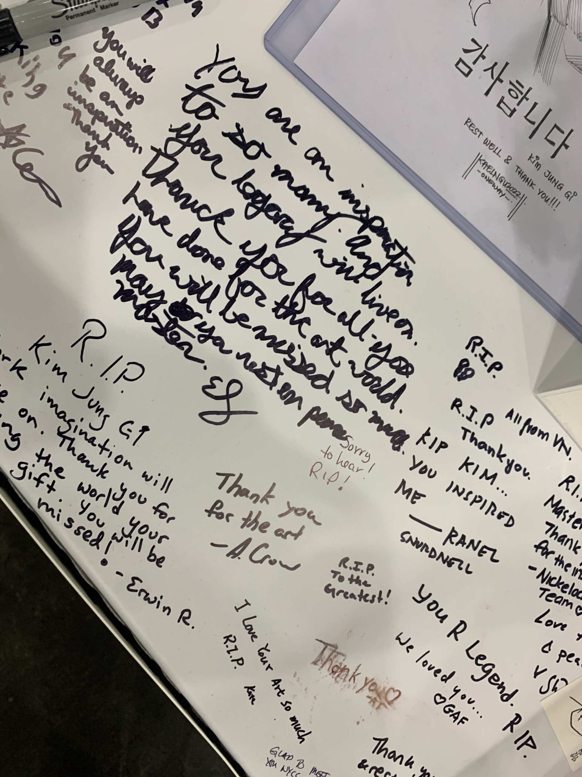 Handwritten notes on the surface of Kim Jung Gi's Artist Alley table