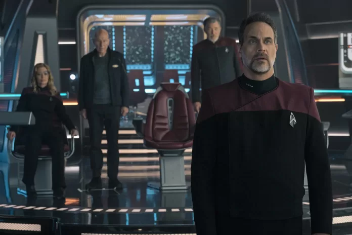 Shaw, Picard, Riker, and Seven on the bridge